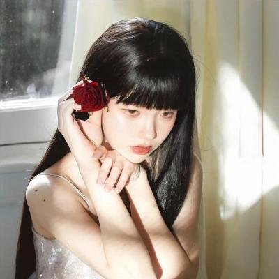 腰间持枪